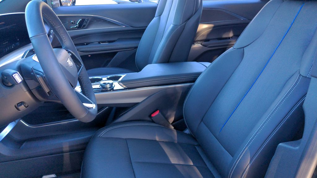 2025 Cadillac LYRIQ Luxury 3 - Photo 10