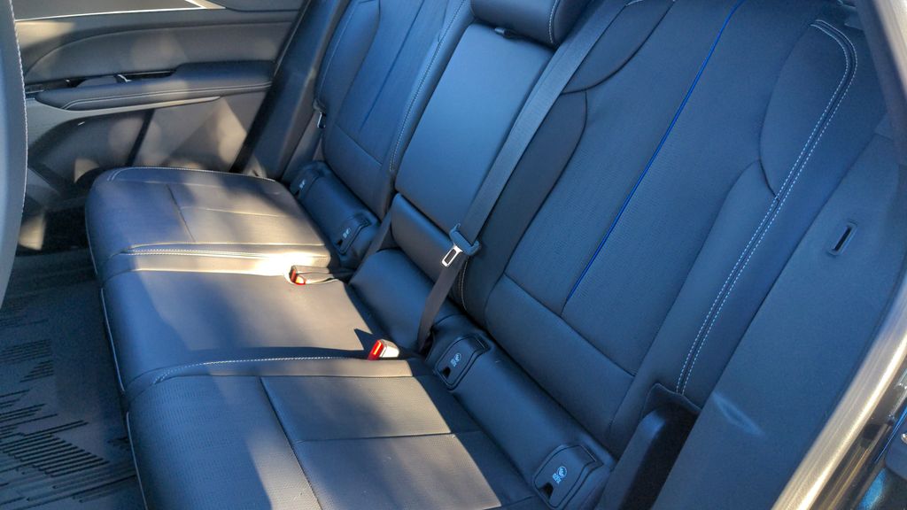 2025 Cadillac LYRIQ Luxury 3 - Photo 20