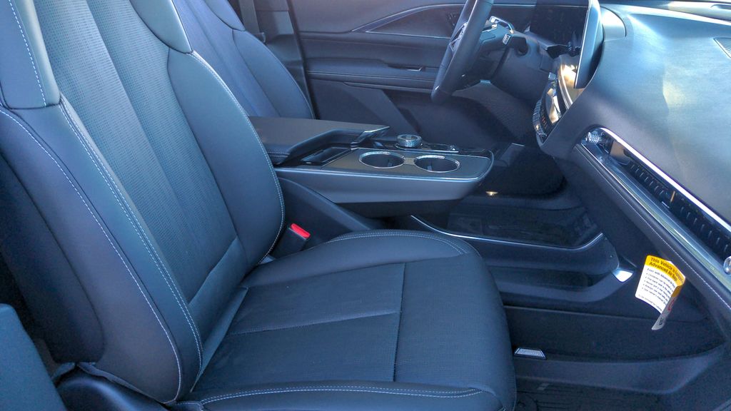 2025 Cadillac LYRIQ Luxury 3 - Photo 22