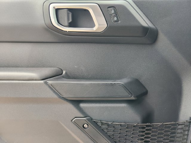 2025 Ford Bronco 4-Door Base - Photo 17