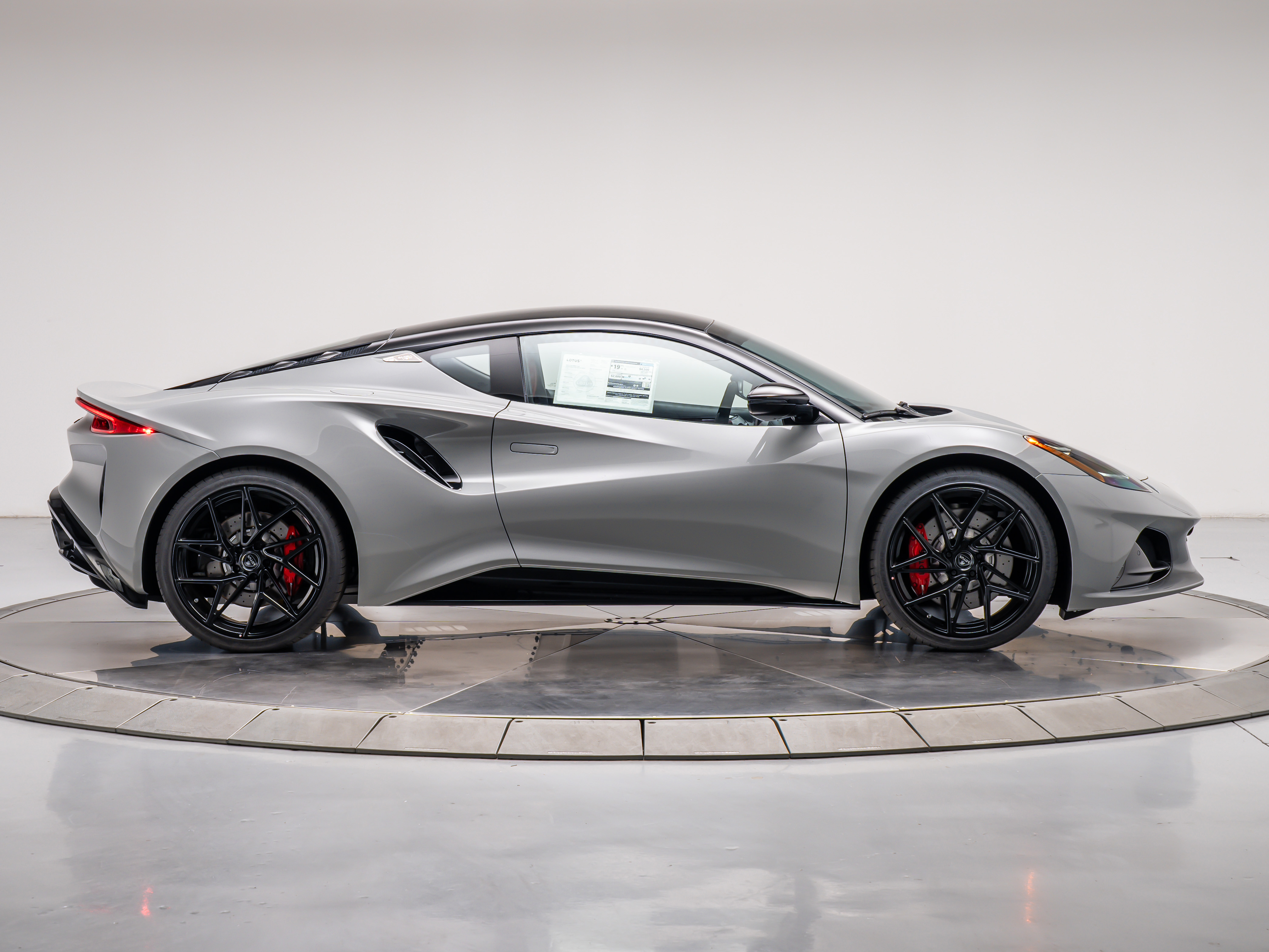 2026 Lotus Emira - Photo 6