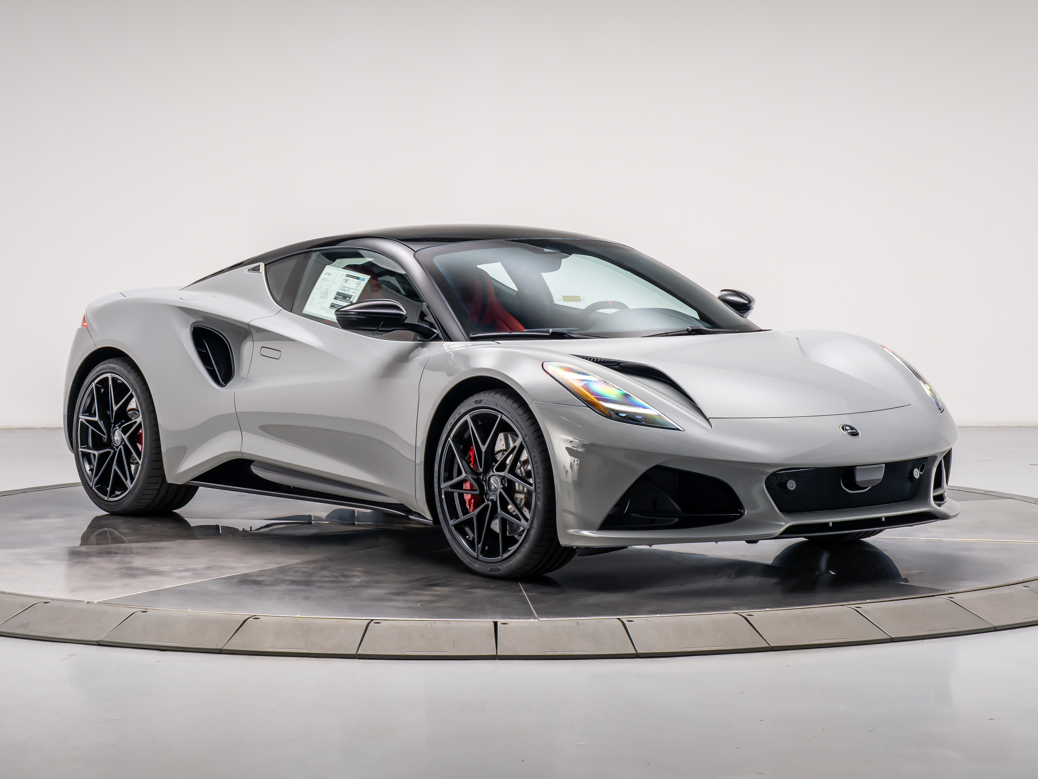 2026 Lotus Emira - Photo 7