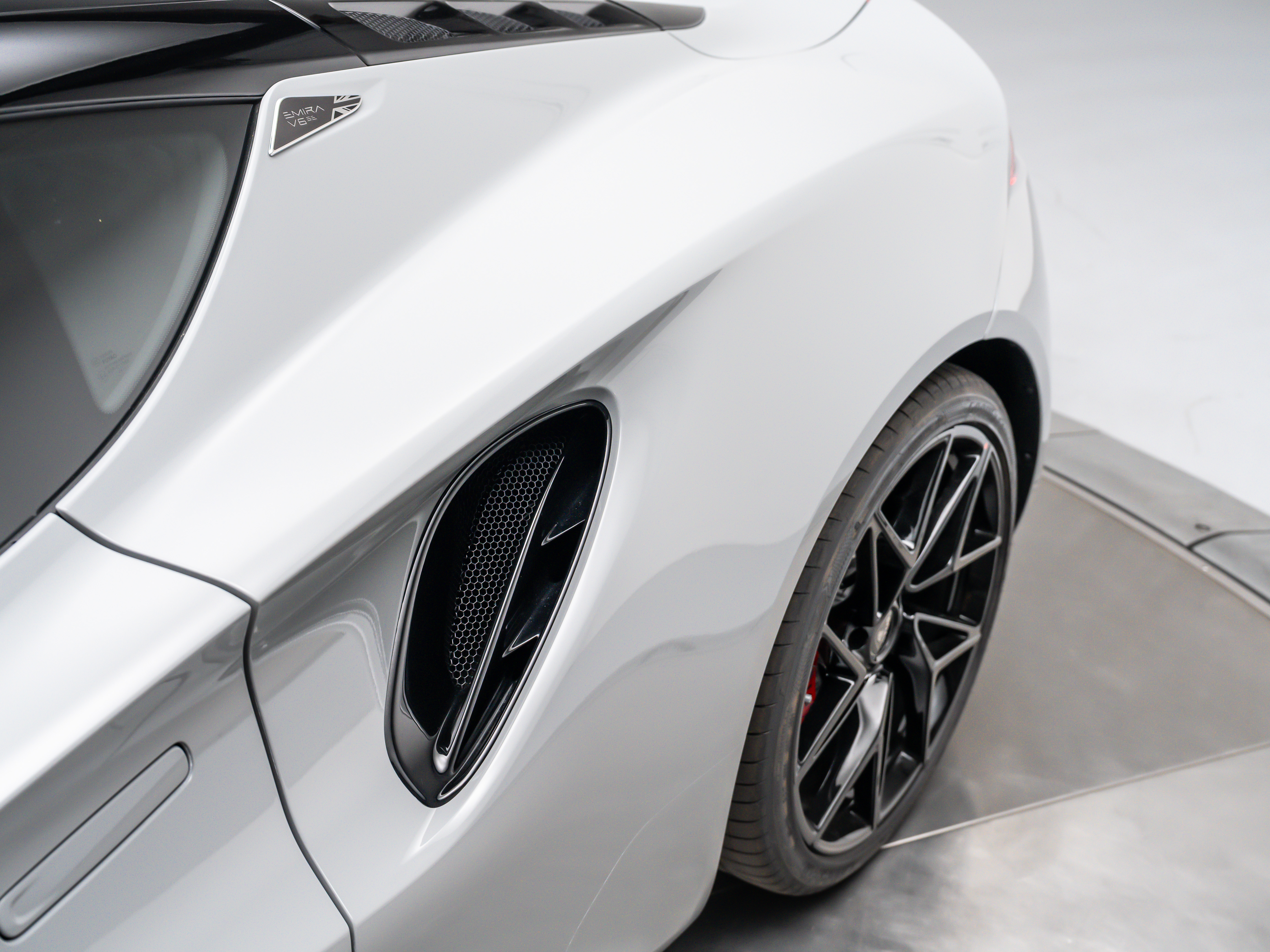 2026 Lotus Emira - Photo 13