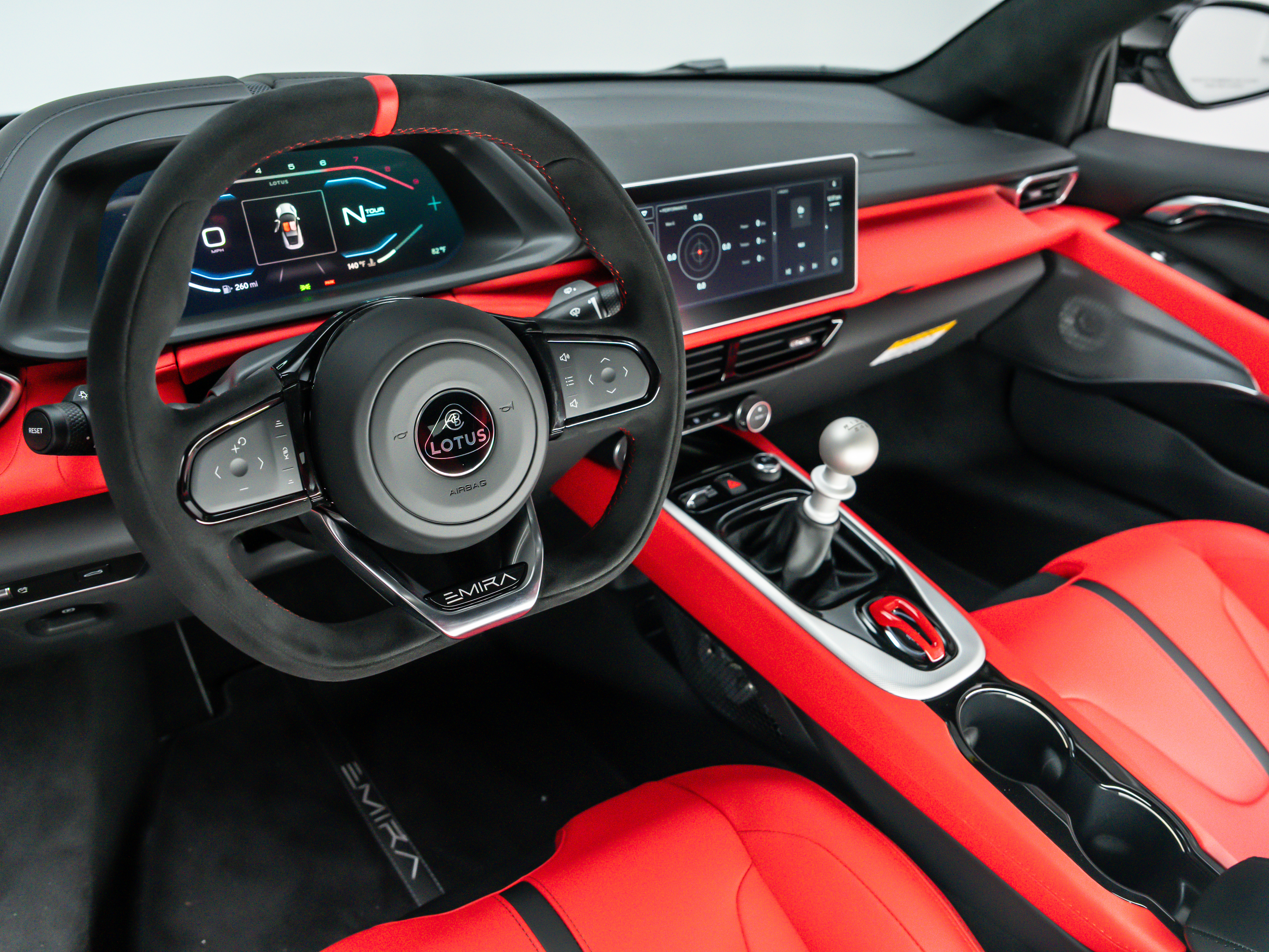 2026 Lotus Emira - Photo 19
