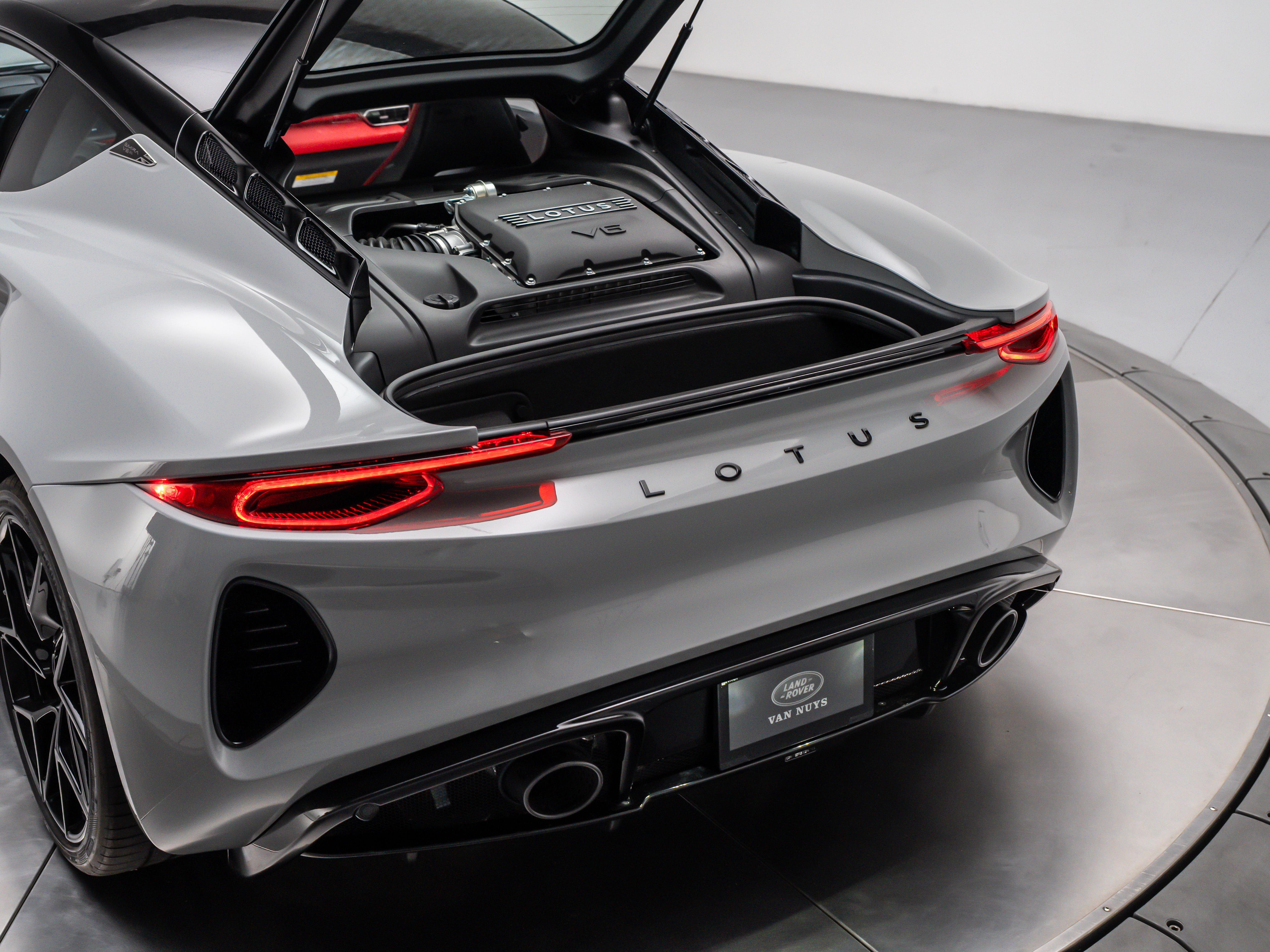 2026 Lotus Emira - Photo 32