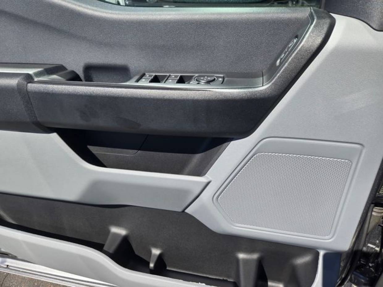 2025 Ford F-350 Super Duty XL - Photo 17