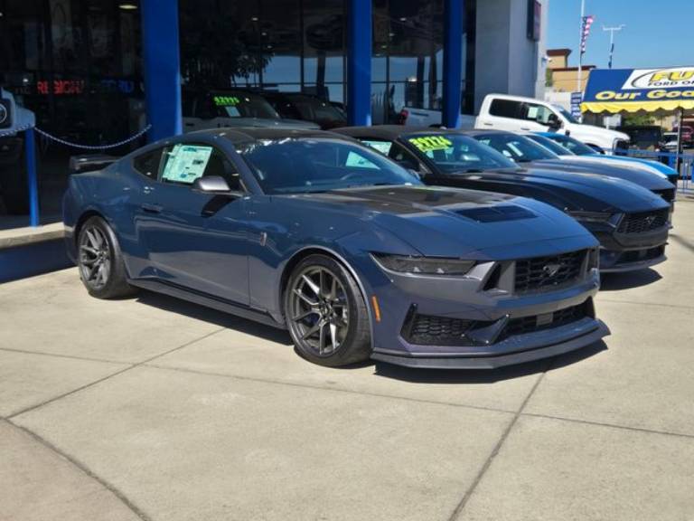 2025 Ford Mustang Dark Horse