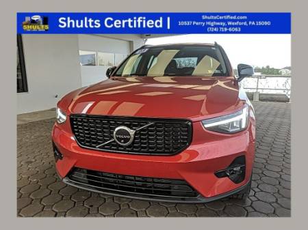 2023 Volvo XC40 B5 Plus Dark Theme