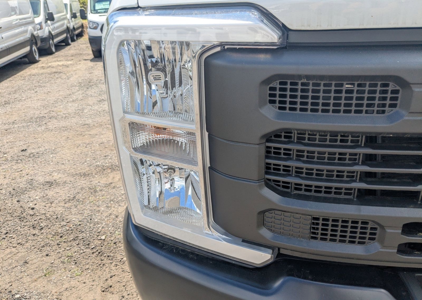 2025 Ford F-350 Super Duty Chassis Cab XLT - Photo 10
