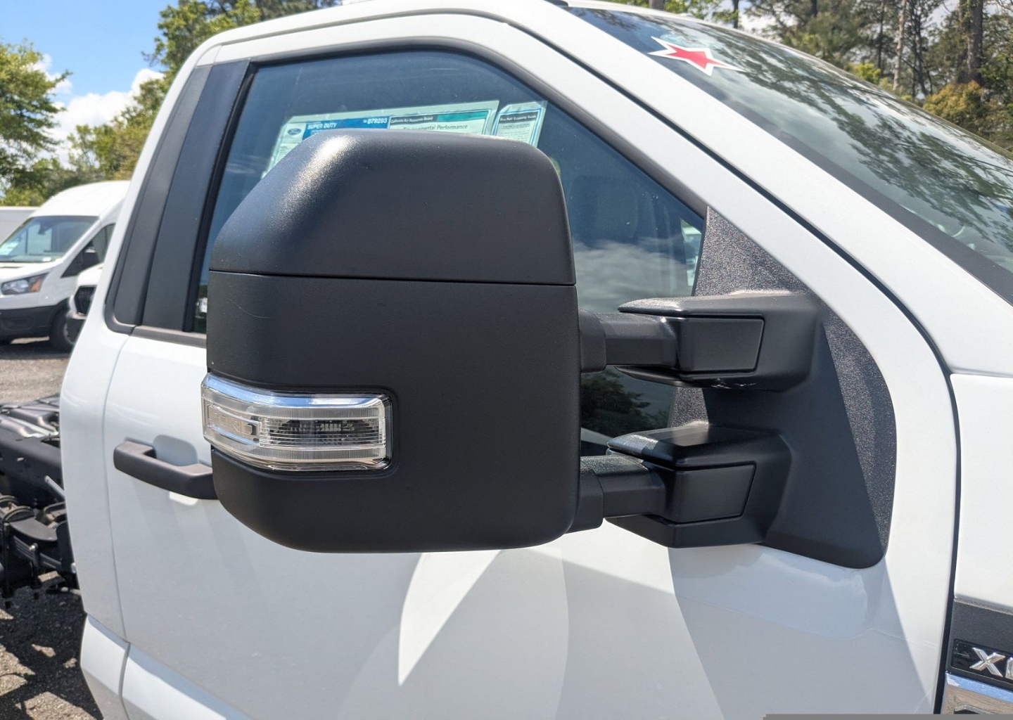 2025 Ford F-350 Super Duty Chassis Cab XLT - Photo 12