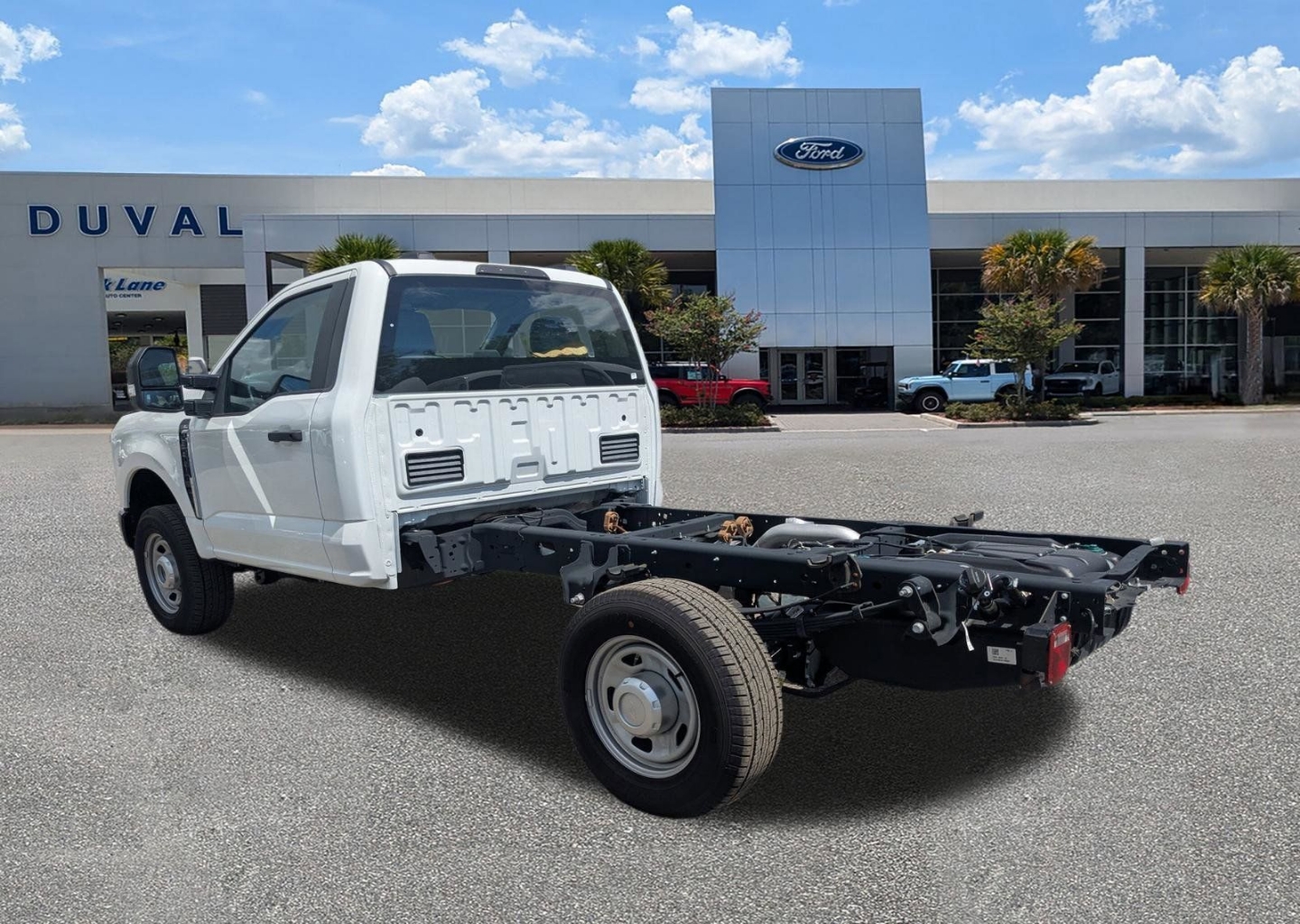 2025 Ford F-350 Super Duty Chassis Cab XLT - Photo 6