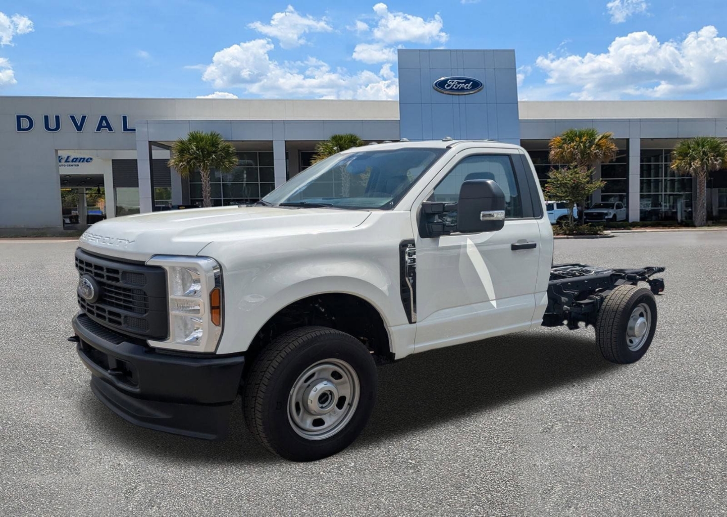 2025 Ford F-350 Super Duty Chassis Cab XLT - Photo 8