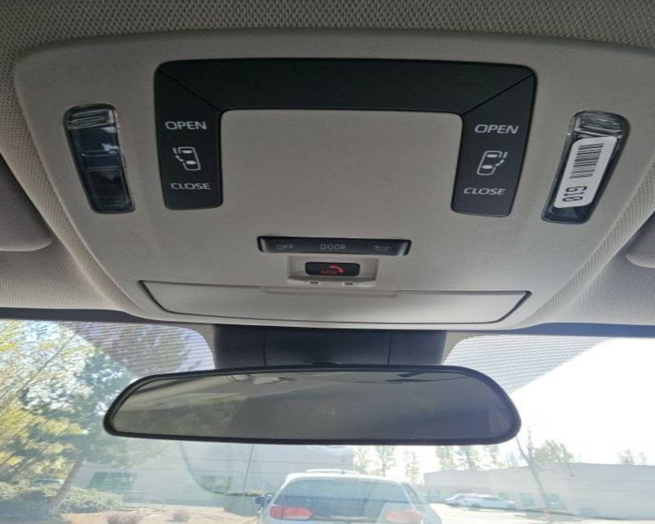 2025 Toyota Sienna LE - Photo 14