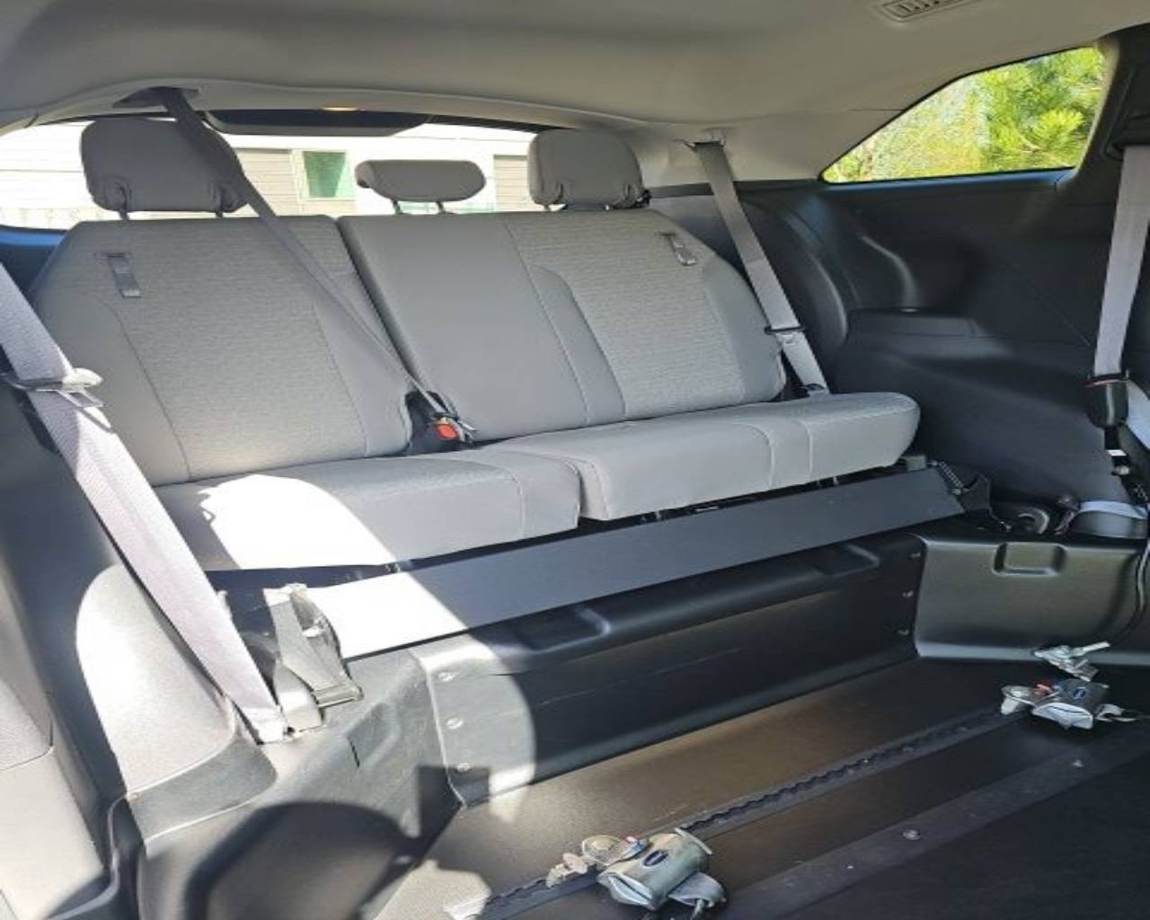 2025 Toyota Sienna LE - Photo 19