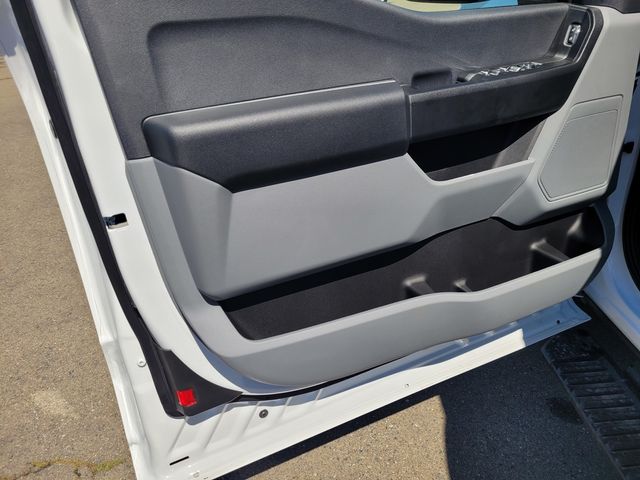 2026 Ford F-350 Super Duty Chassis Cab XL - Photo 8