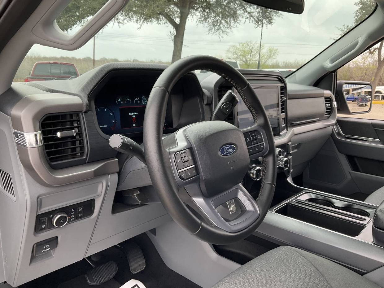 2025 Ford F-150 XLT - Photo 6