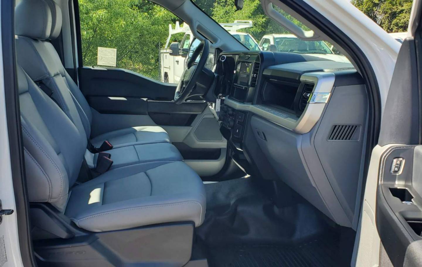 2026 Ford F-350 Super Duty XL - Photo 8