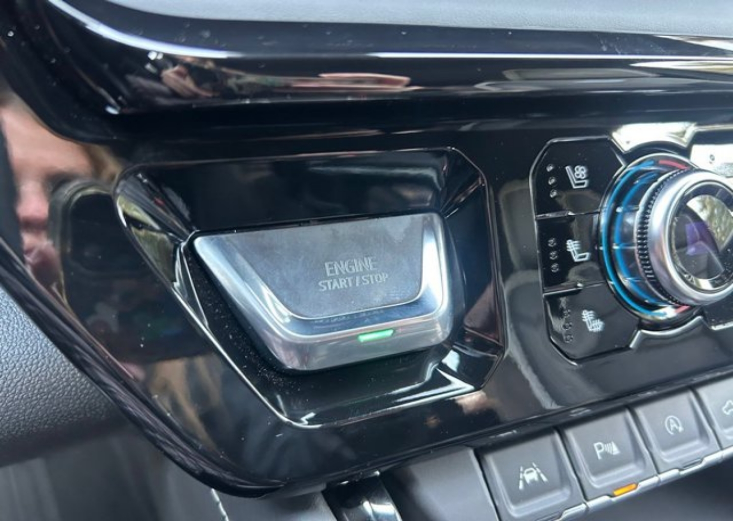 2026 GMC Sierra 1500 AT4X - Photo 38