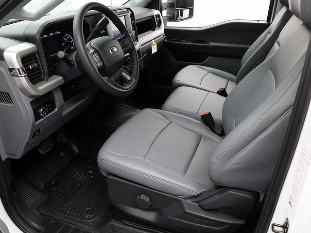 2025 Ford F-450 Super Duty Chassis Cab XL - Photo 10