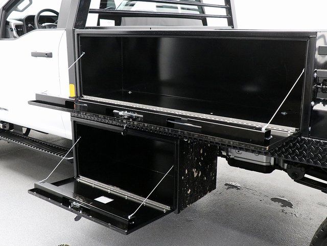 2025 Ford F-450 Super Duty Chassis Cab XL - Photo 26