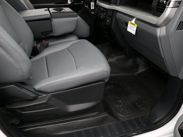 2025 Ford F-450 Super Duty Chassis Cab XL - Photo 29