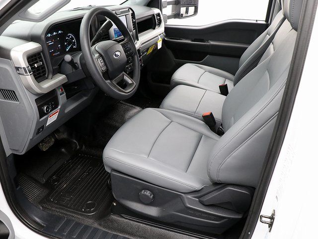 2025 Ford F-450 Super Duty Chassis Cab XL - Photo 10