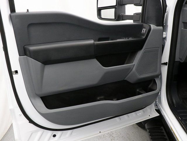 2025 Ford F-450 Super Duty Chassis Cab XL - Photo 25