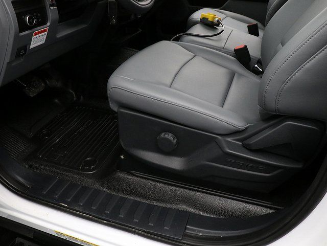 2025 Ford F-450 Super Duty Chassis Cab XL - Photo 26
