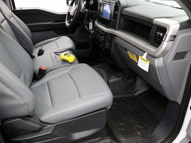 2025 Ford F-450 Super Duty Chassis Cab XL - Photo 27
