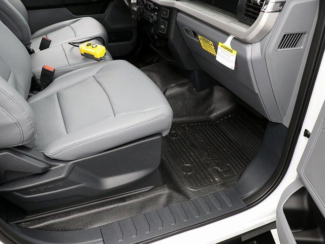 2025 Ford F-450 Super Duty Chassis Cab XL - Photo 28