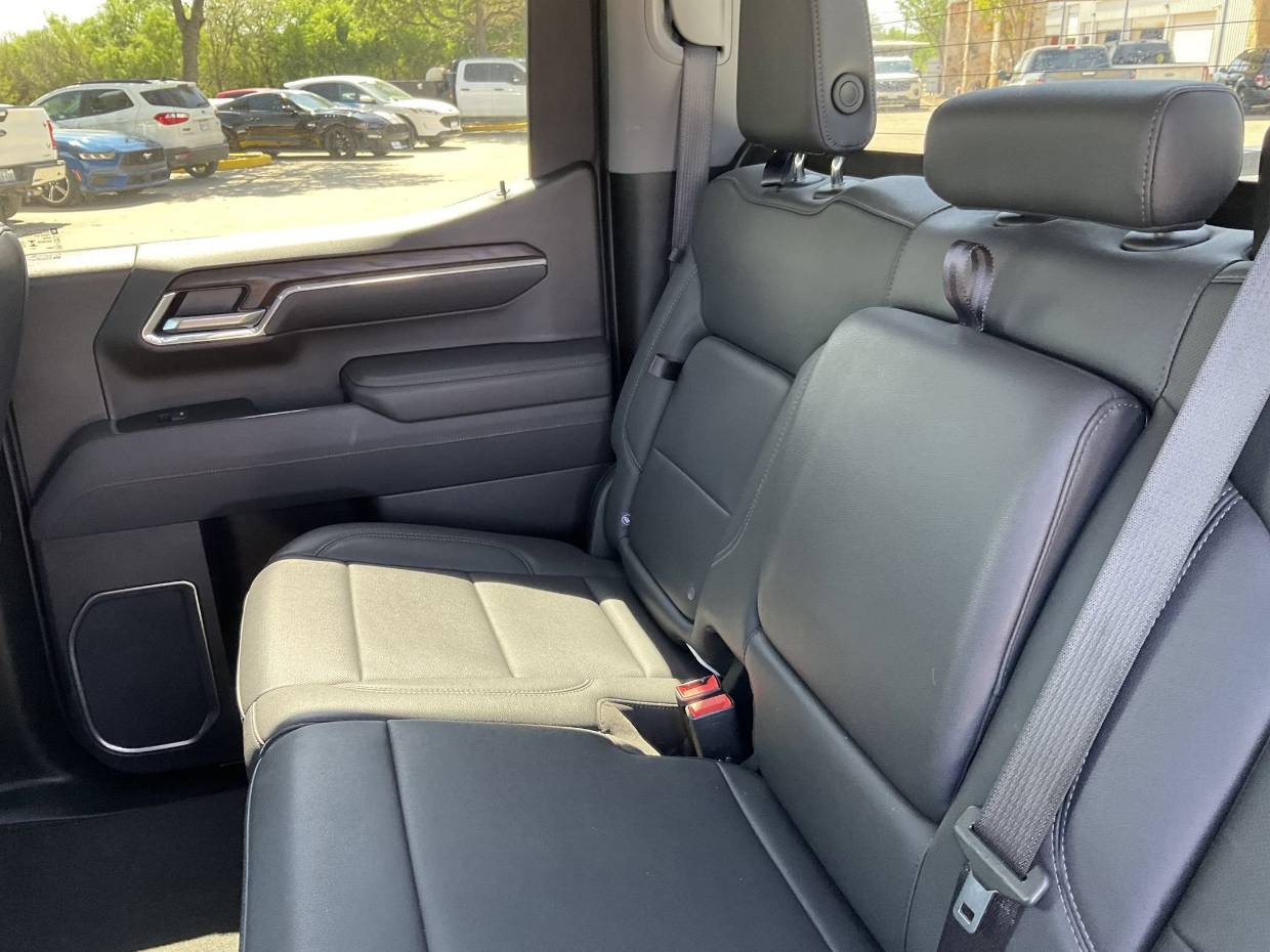 2025 GMC Sierra 1500 SLT - Photo 10