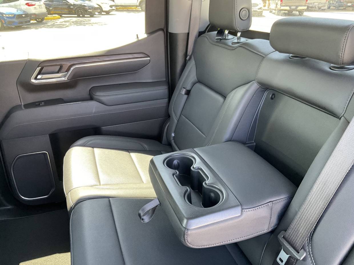 2025 GMC Sierra 1500 SLT - Photo 12