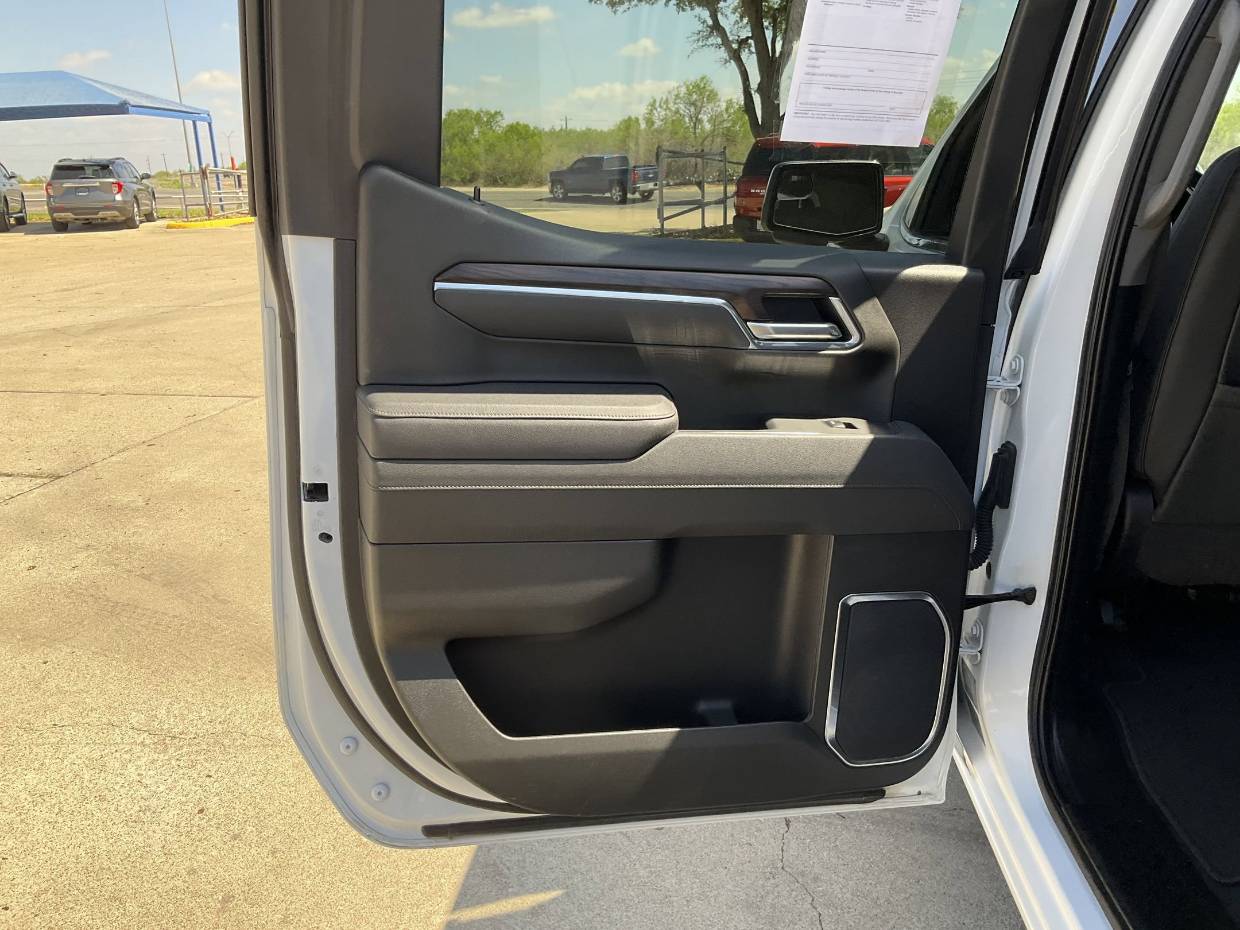 2025 GMC Sierra 1500 SLT - Photo 14