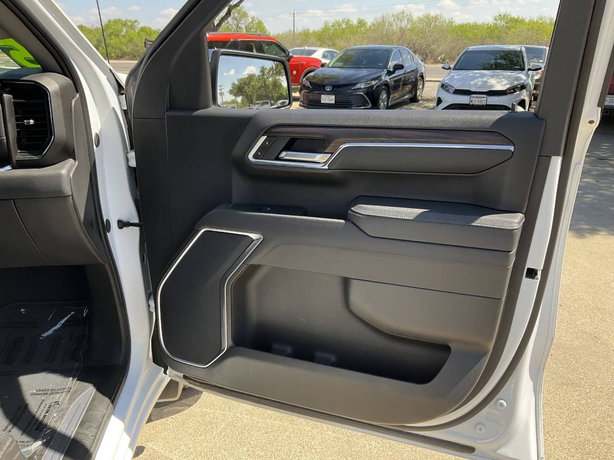 2025 GMC Sierra 1500 SLT - Photo 23