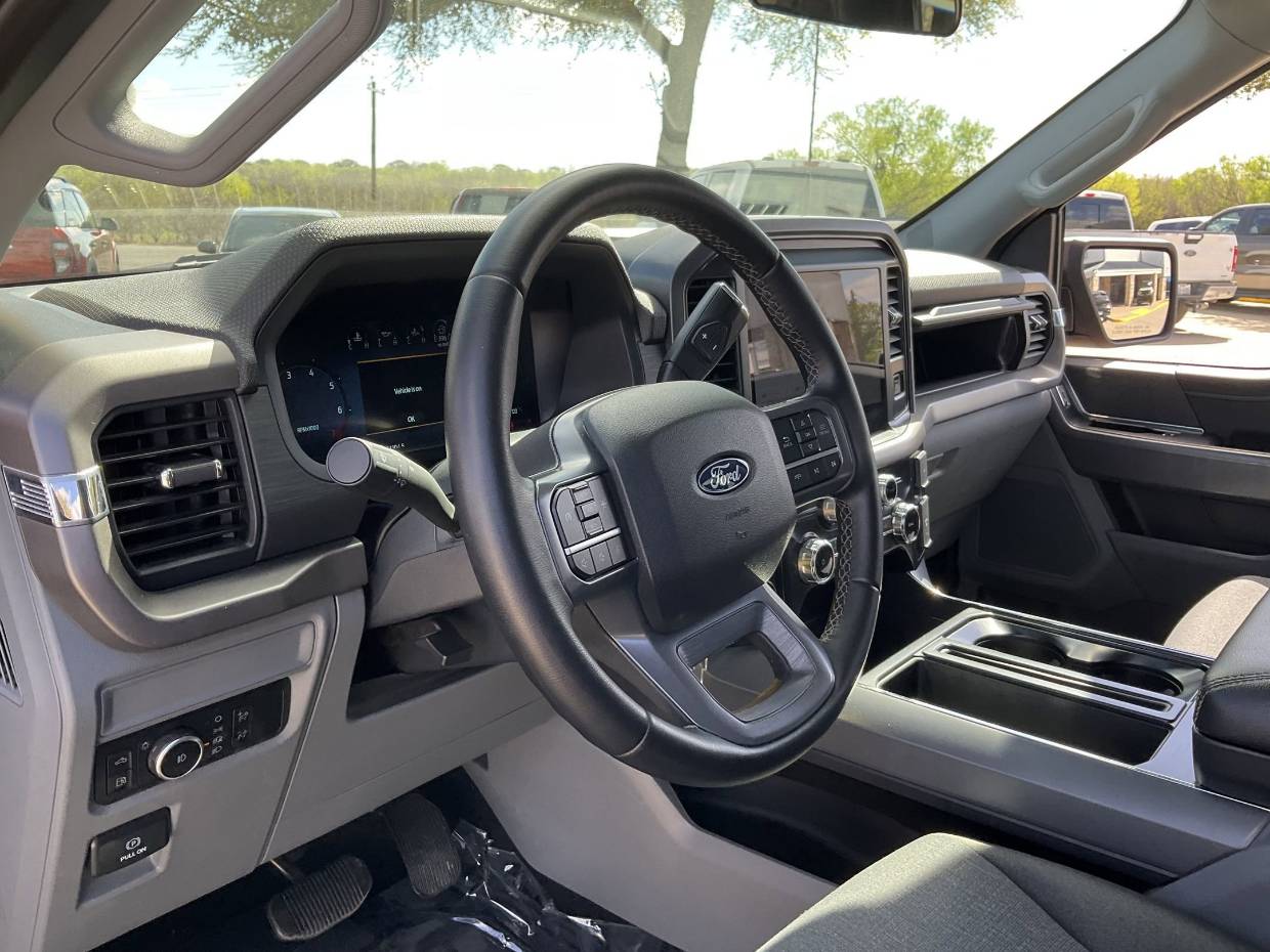 2025 Ford F-150 XLT - Photo 6