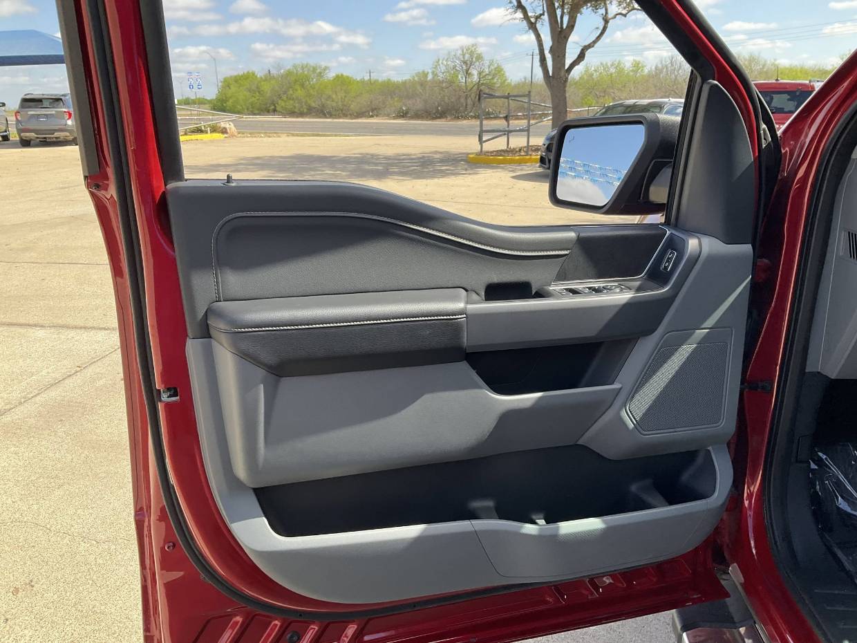 2025 Ford F-150 XLT - Photo 7