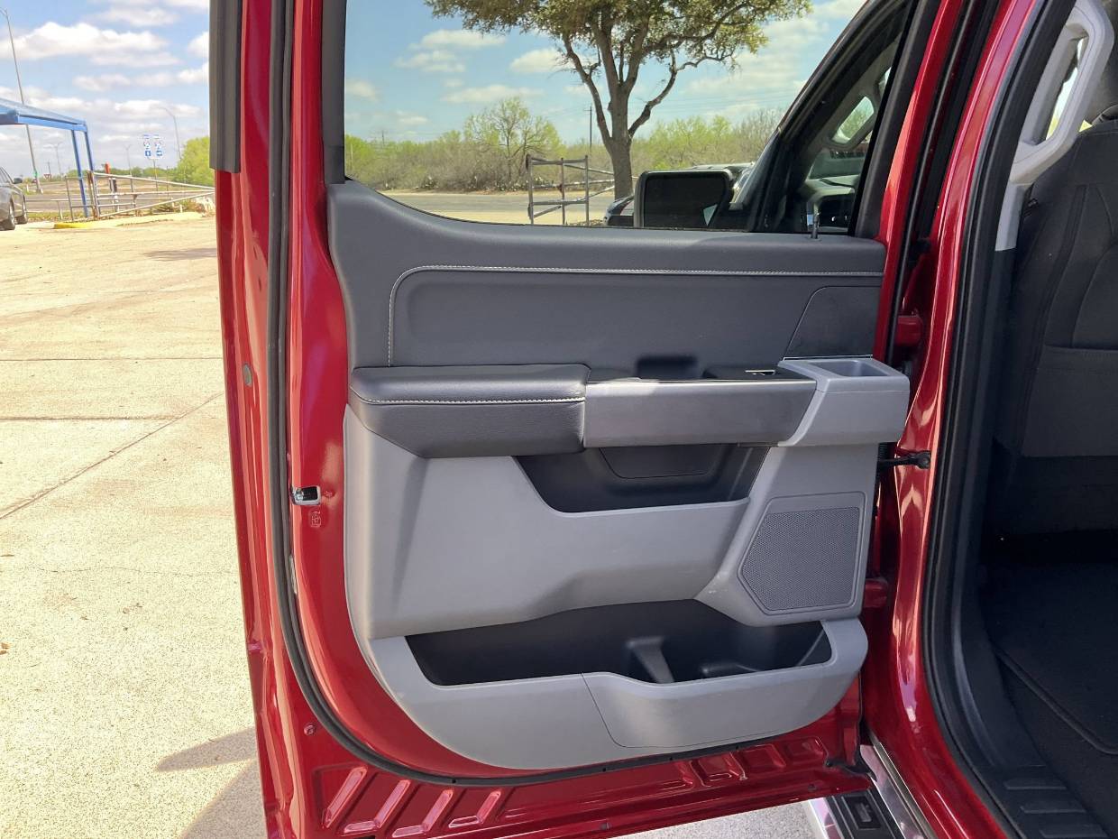 2025 Ford F-150 XLT - Photo 12