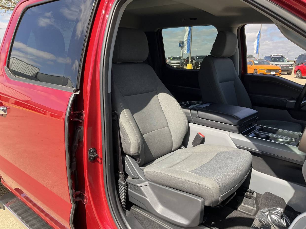 2025 Ford F-150 XLT - Photo 18