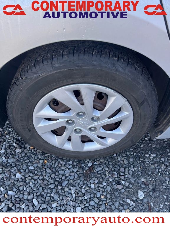 2020 Hyundai Elantra SE - Photo 9
