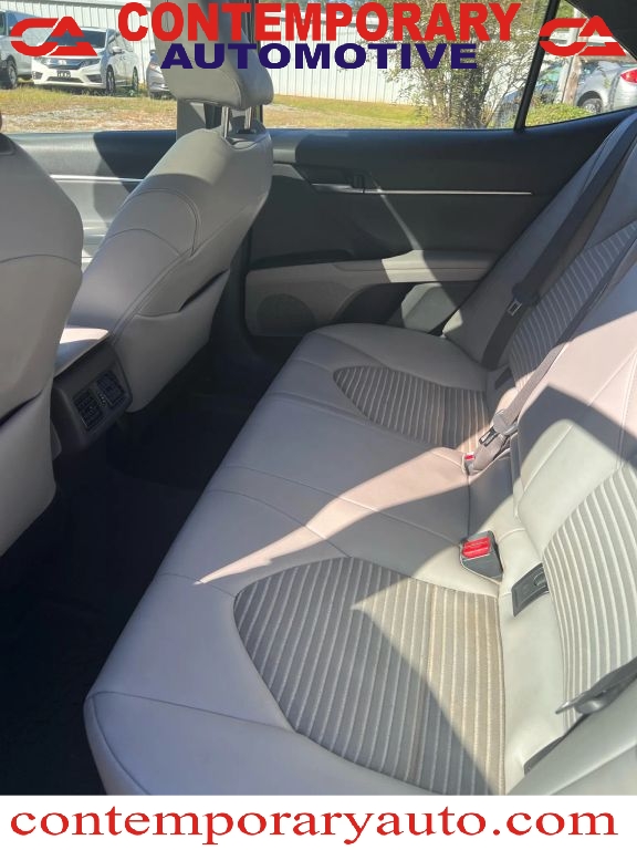 2022 Toyota Camry SE - Photo 7