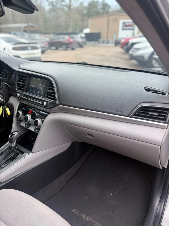 2019 Hyundai Elantra SEL - Photo 13