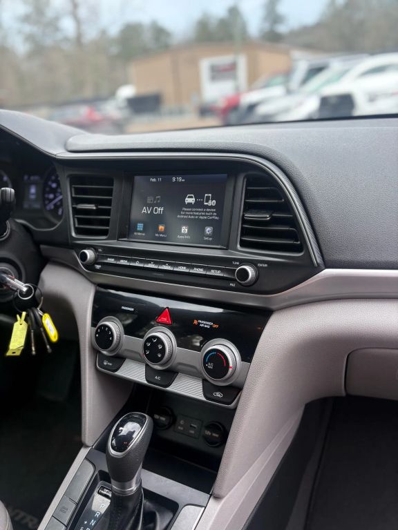 2019 Hyundai Elantra SEL - Photo 15