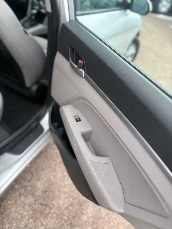 2019 Hyundai Elantra SEL - Photo 22