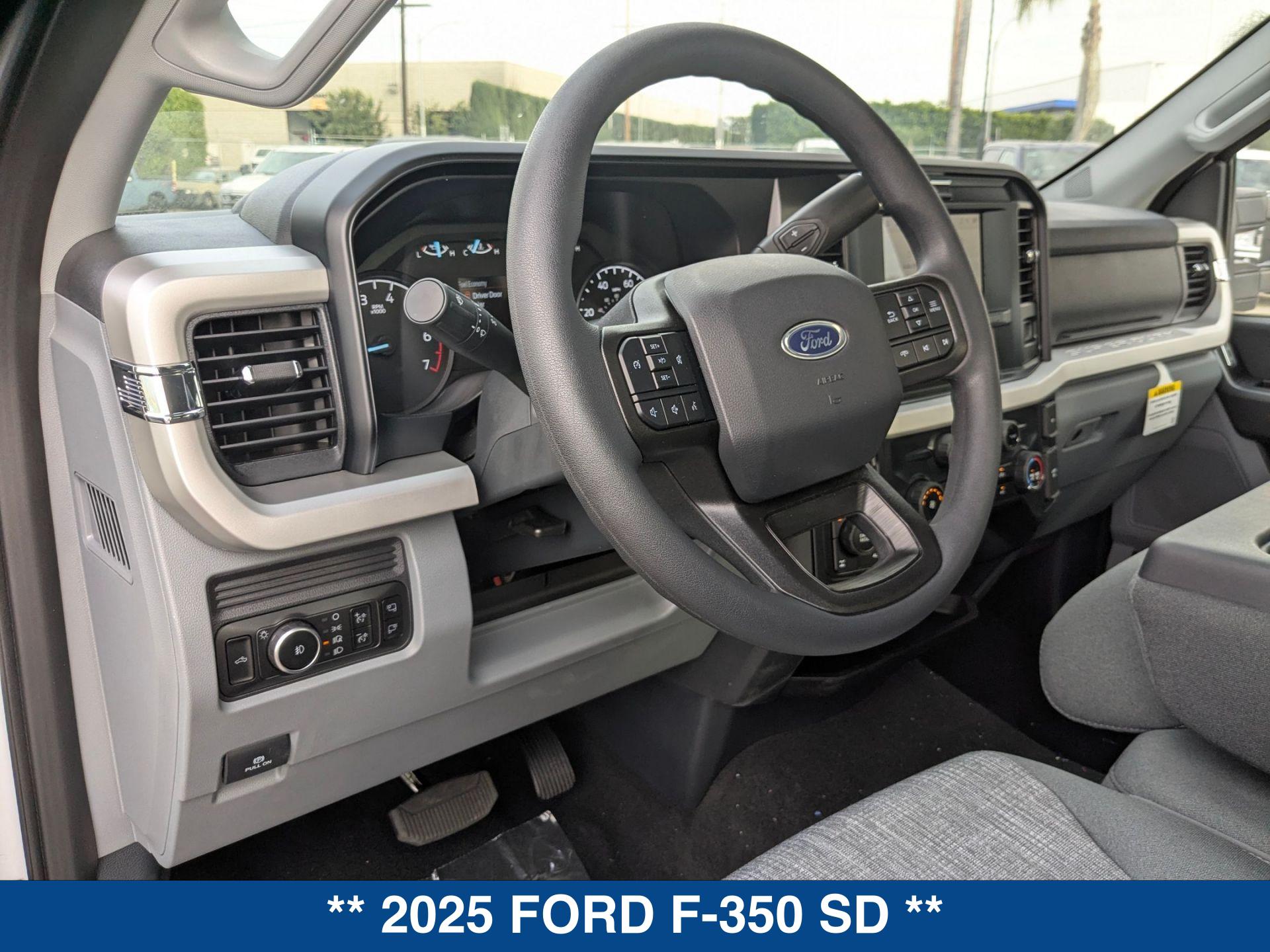 2025 Ford F-350 Super Duty XLT - Photo 9