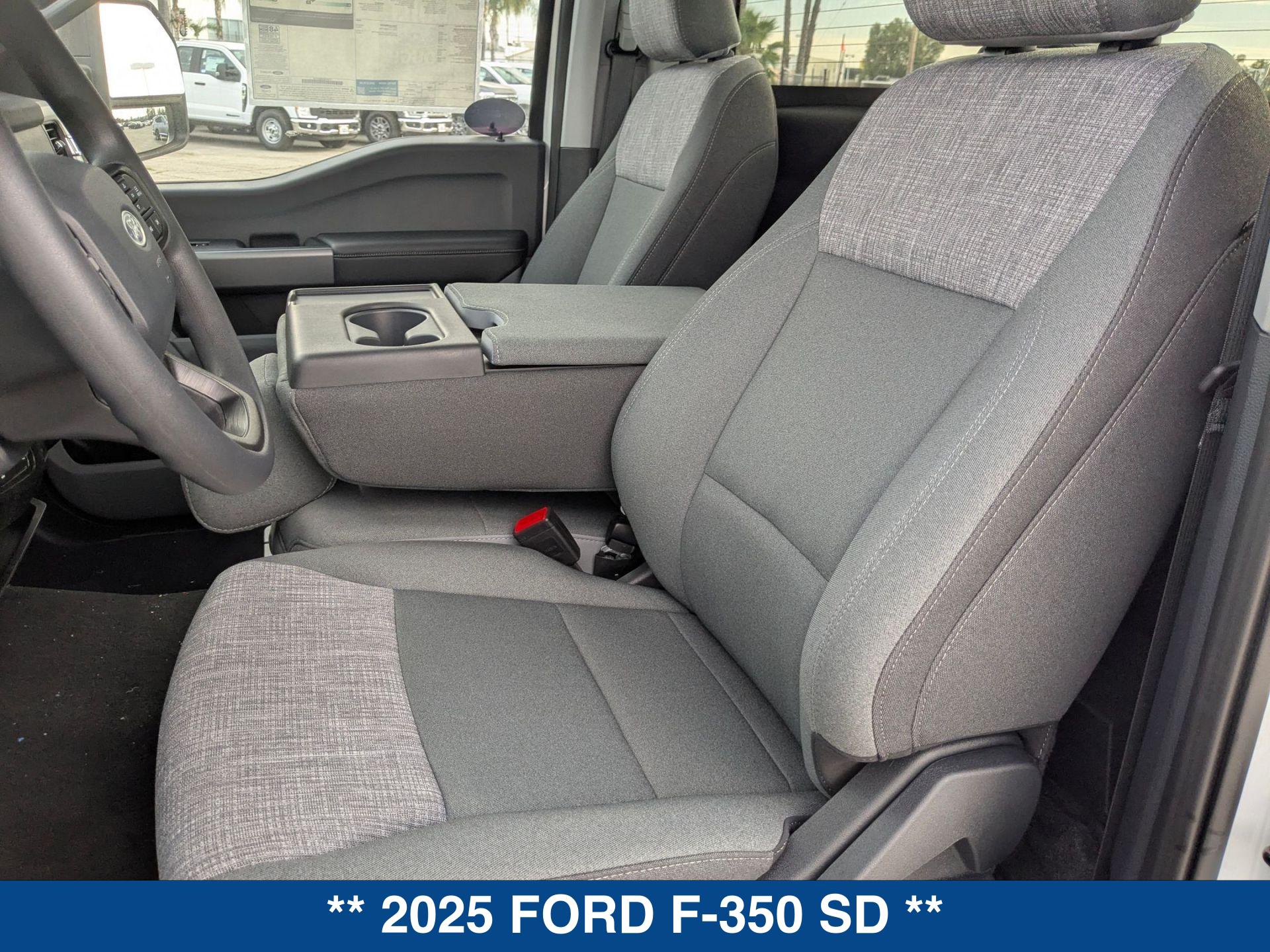 2025 Ford F-350 Super Duty XLT - Photo 13