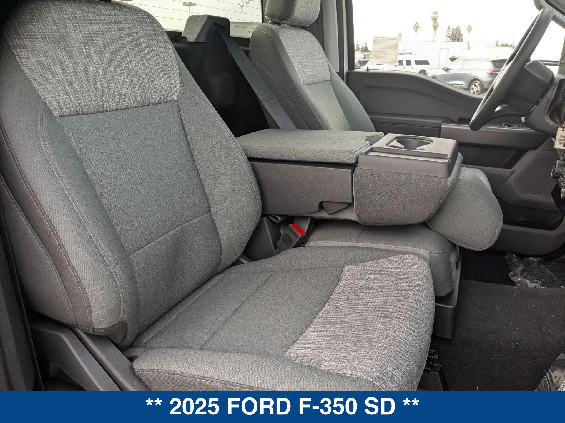 2025 Ford F-350 Super Duty XLT - Photo 15