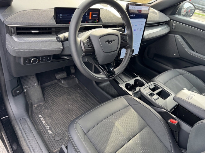 2025 Ford Mustang Mach-E GT AWD - Photo 11
