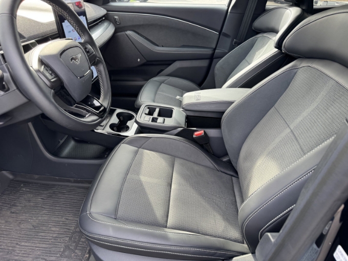 2025 Ford Mustang Mach-E GT AWD - Photo 12