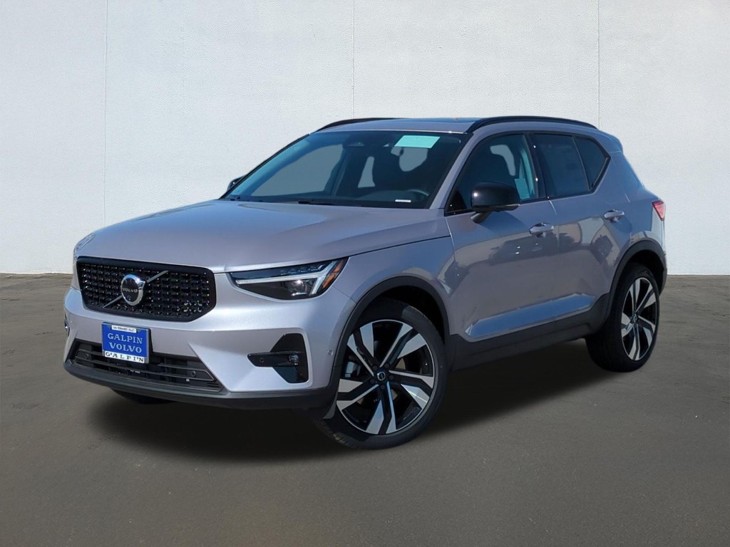 2026 Volvo XC40 B5 Ultra Dark