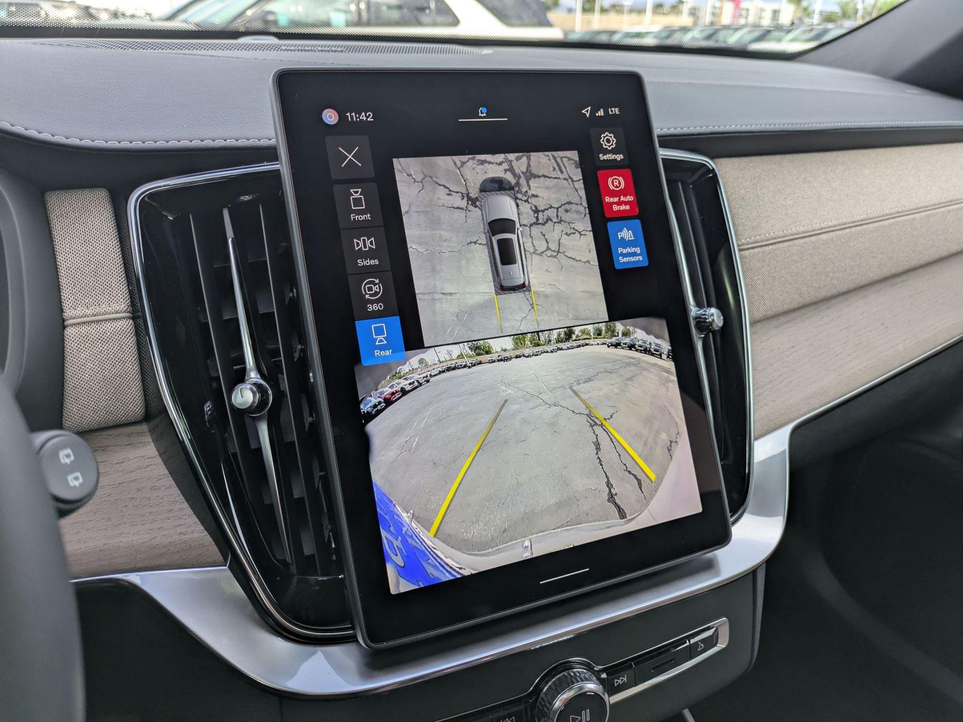 2026 Volvo XC90 Plus - Photo 10